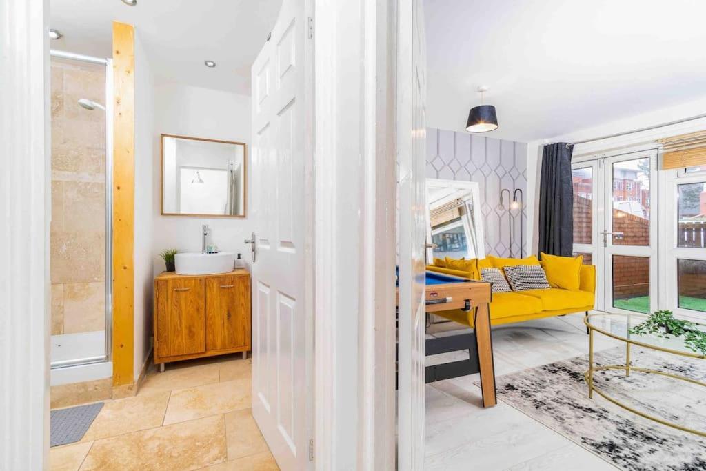 ✪Central✪6Bed✪ Parking✪Pool Table✪Private Patio ✪ Birmingham Exterior photo